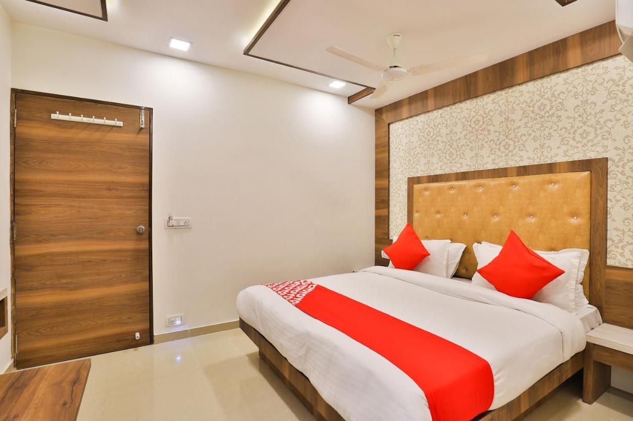 Oyo 24950 Hotel Shree Balaji Residency Ahmedabad Esterno foto