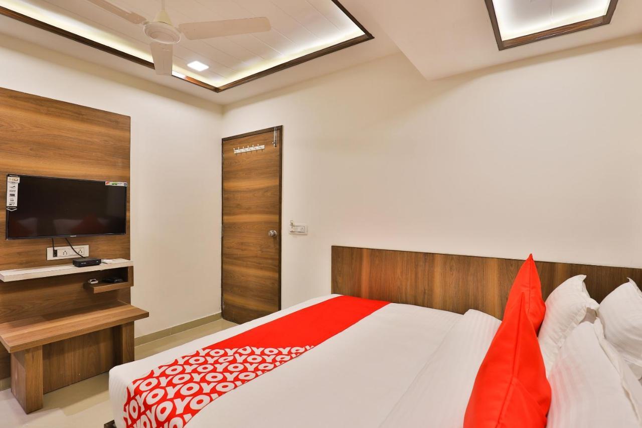 Oyo 24950 Hotel Shree Balaji Residency Ahmedabad Esterno foto