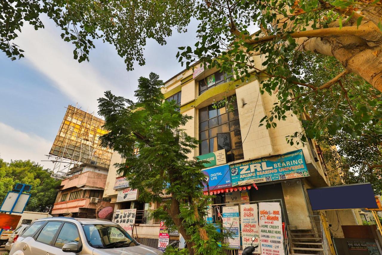 Oyo 24950 Hotel Shree Balaji Residency Ahmedabad Esterno foto