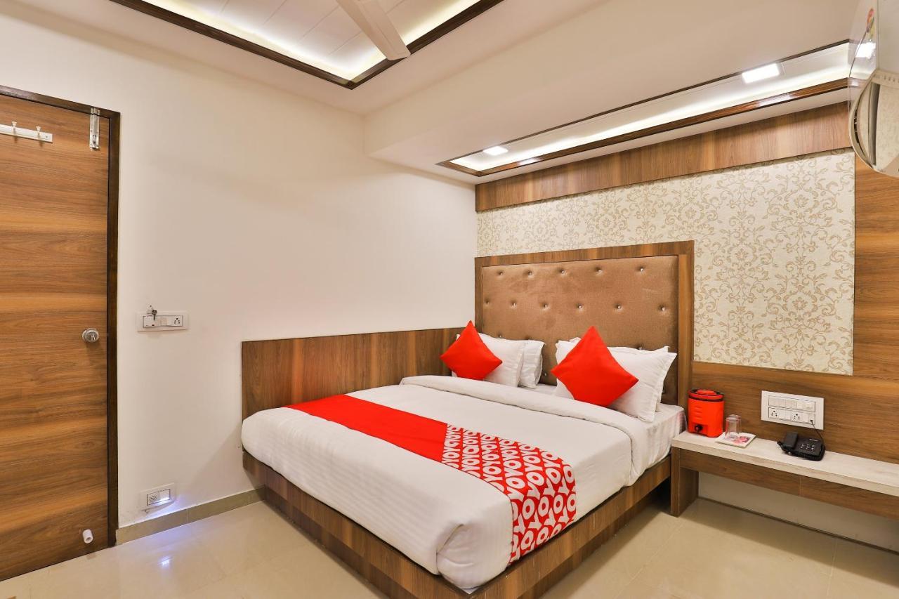 Oyo 24950 Hotel Shree Balaji Residency Ahmedabad Esterno foto