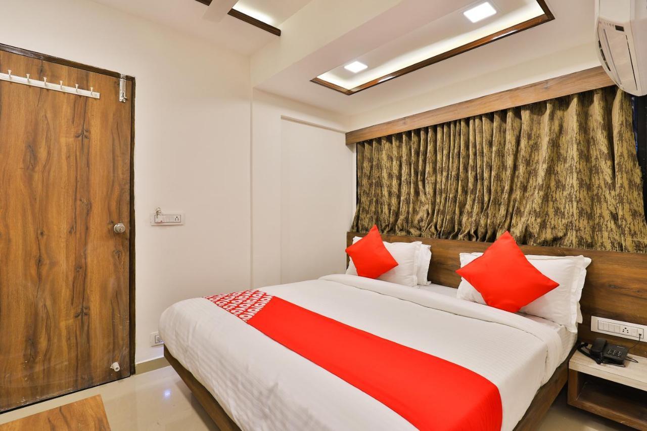 Oyo 24950 Hotel Shree Balaji Residency Ahmedabad Esterno foto